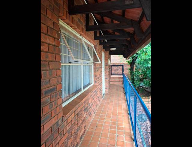 2 BEDROOM TOWNHOUSE FOR SALE IN WINDSOR EAST